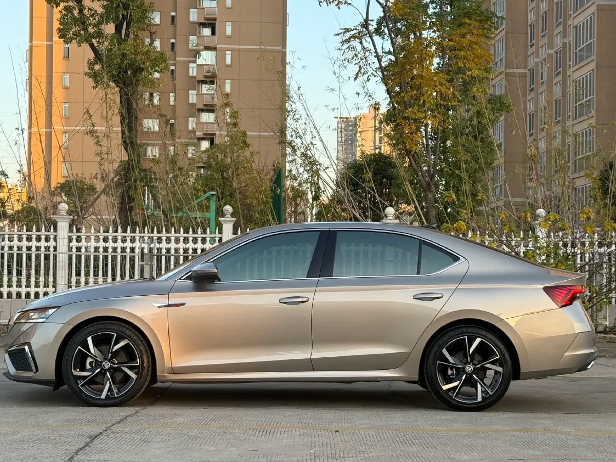 2021 Skoda Octavia 1.4T 150HP L4 7DCT,autocango,china used car exporter,china ev exporter,chinese used car exporter,chinese used ev exporter