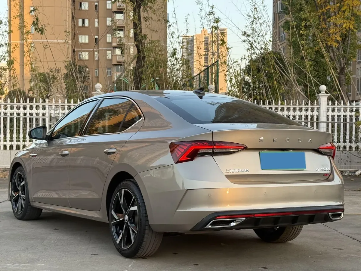 2021 Skoda Octavia 1.4T 150HP L4 7DCT,autocango,china used car exporter,china ev exporter,chinese used car exporter,chinese used ev exporter
