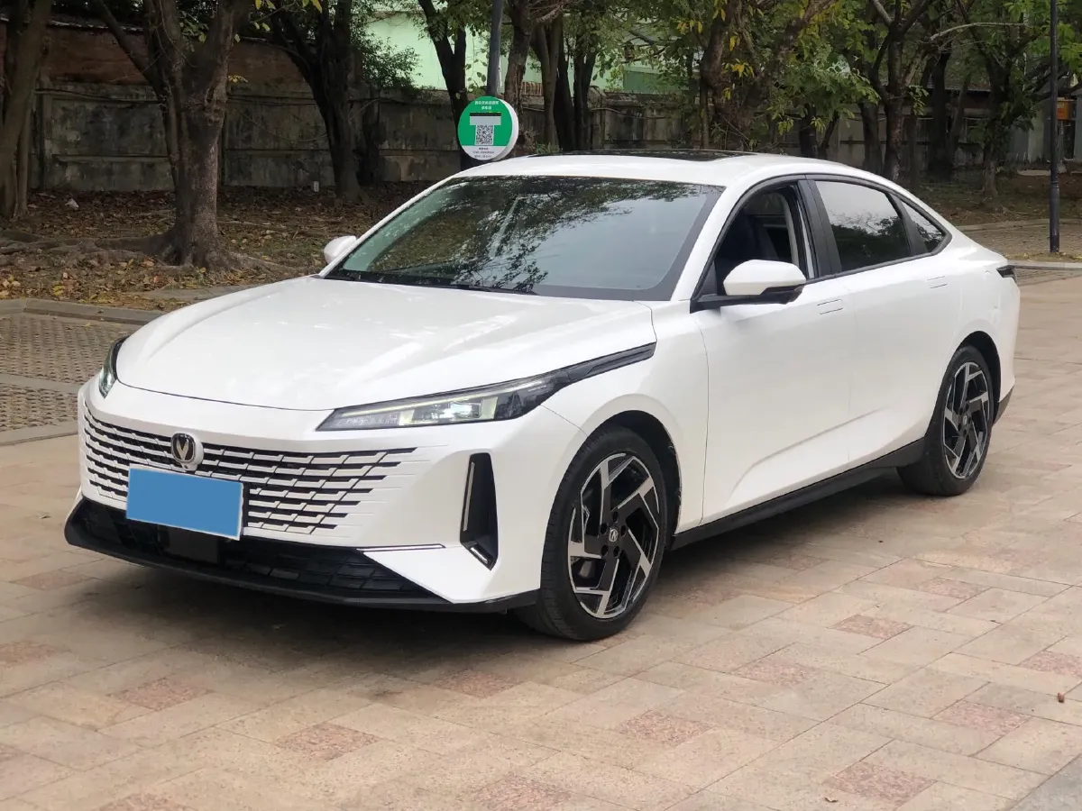 2023 ChangAn Lamore 1.5T 170HP L4 7DCT,autocango,china used car exporter,china ev exporter,chinese used car exporter,chinese used ev exporter