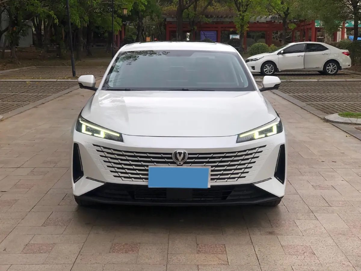 2023 ChangAn Lamore 1.5T 170HP L4 7DCT,autocango,china used car exporter,china ev exporter,chinese used car exporter,chinese used ev exporter
