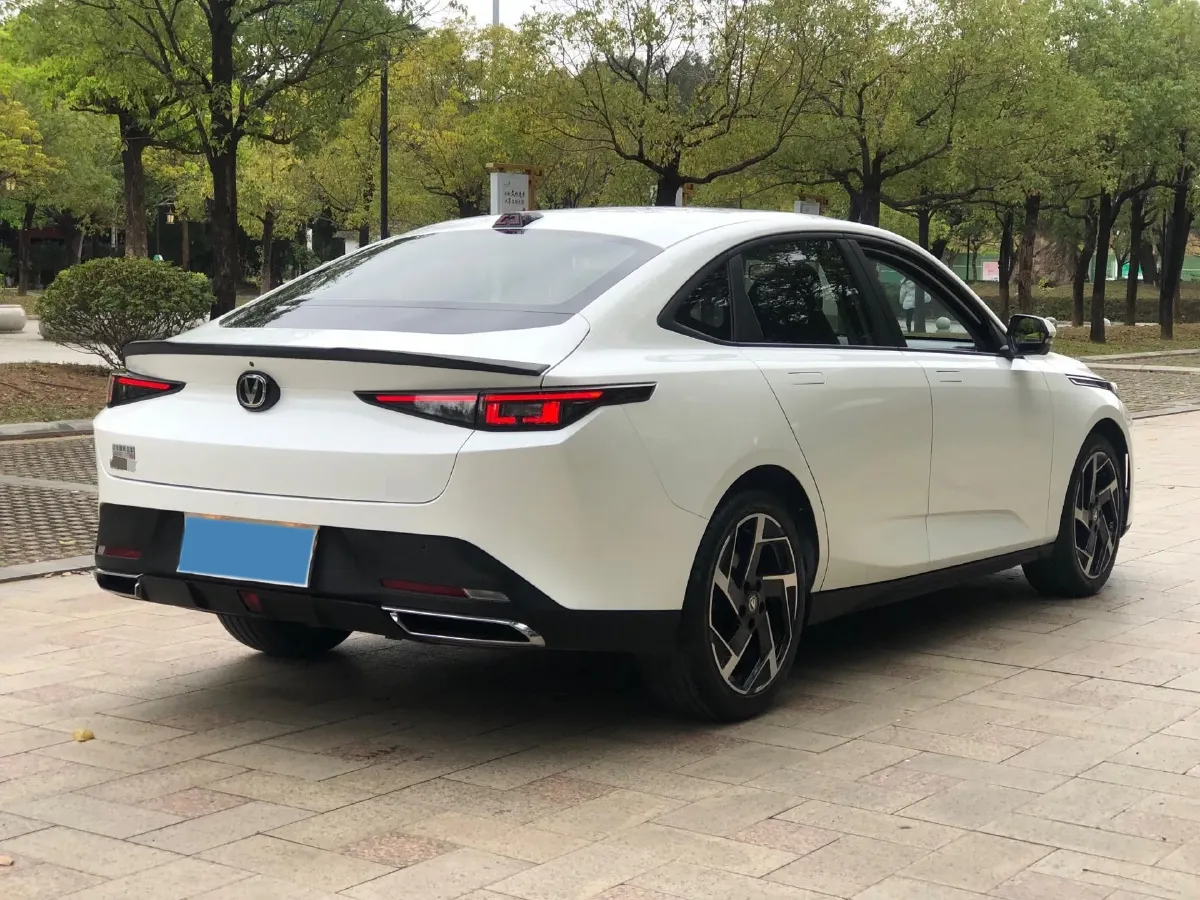 2023 ChangAn Lamore 1.5T 170HP L4 7DCT,autocango,china used car exporter,china ev exporter,chinese used car exporter,chinese used ev exporter