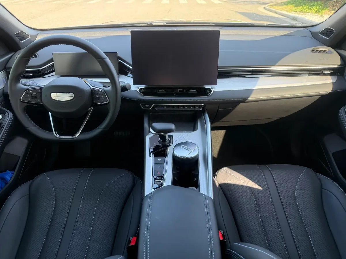 2025 Geely Preface 1.5T 181HP L4 7DCT,autocango,china used car exporter,china ev exporter,chinese used car exporter,chinese used ev exporter