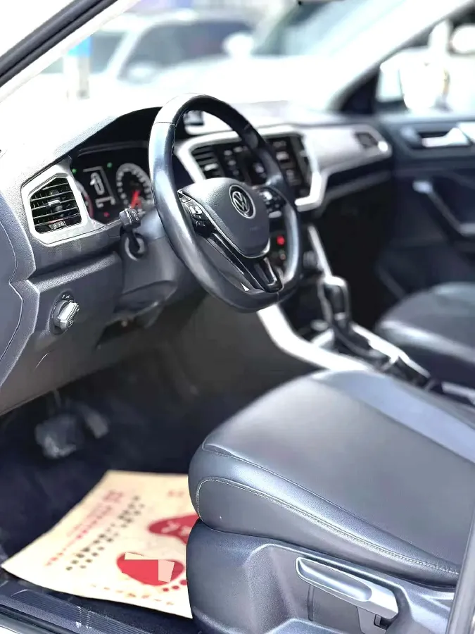 2022 Volkswagen T-Roc 1.4T 150HP L4 7DCT,autocango,china used car exporter,china ev exporter,chinese used car exporter,chinese used ev exporter