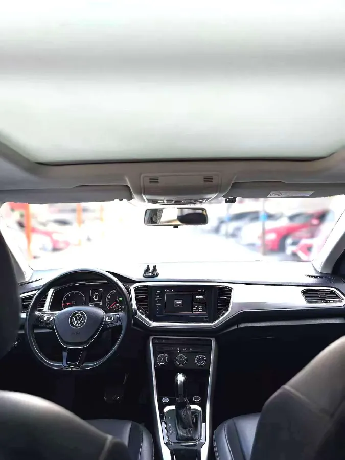 2022 Volkswagen T-Roc 1.4T 150HP L4 7DCT,autocango,china used car exporter,china ev exporter,chinese used car exporter,chinese used ev exporter