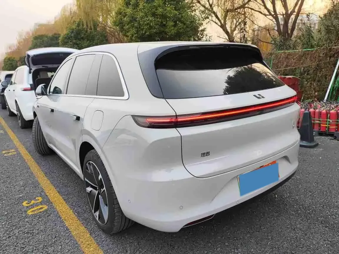 2025 Li L6 Range Extended 154HP L4 REEV,autocango,china used car exporter,china ev exporter,chinese used car exporter,chinese used ev exporter