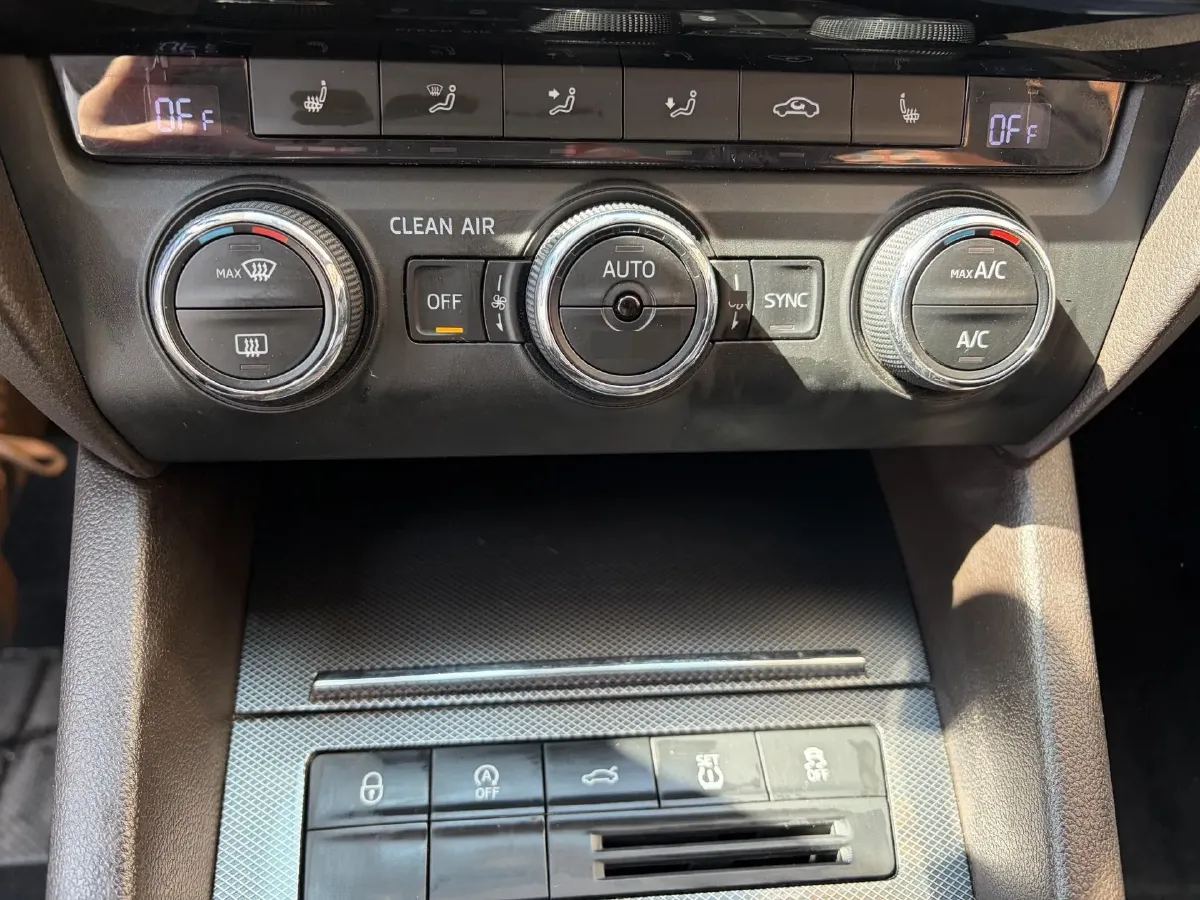 2018 Skoda Octavia 1.4T 150HP L4 7DCT,autocango,china used car exporter,china ev exporter,chinese used car exporter,chinese used ev exporter