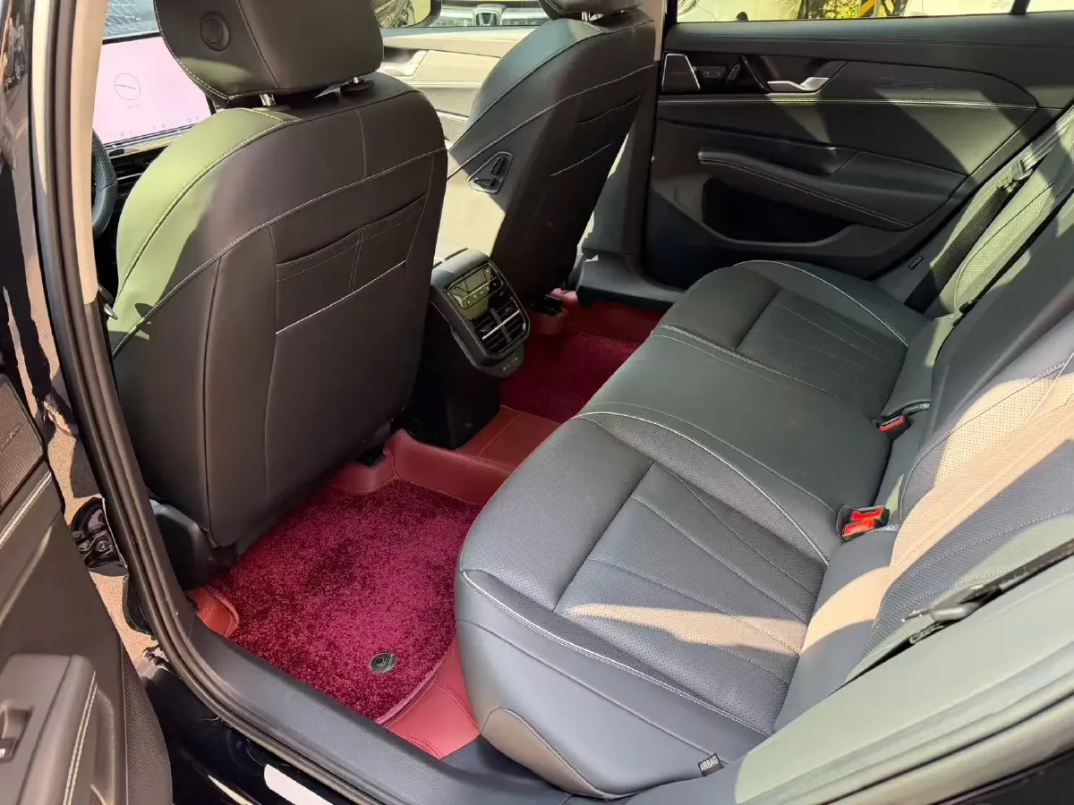 2025 Volkswagen Passat 2.0T 220HP L4 7DCT,autocango,china used car exporter,china ev exporter,chinese used car exporter,chinese used ev exporter