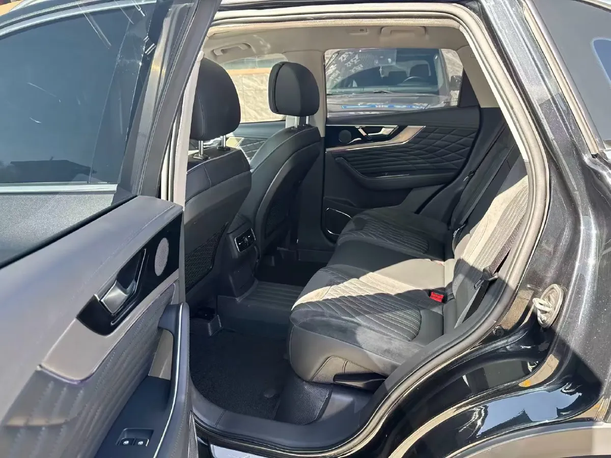 2022 HongQi HS5 2.0T 224HP L4 6AT,autocango,china used car exporter,china ev exporter,chinese used car exporter,chinese used ev exporter