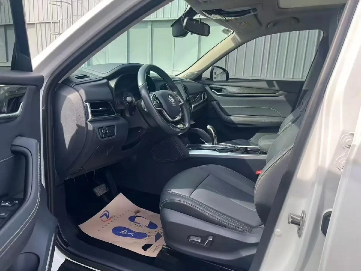 2018 Brilliance Auto V7 1.6T 204HP L4 7DCT,autocango,china used car exporter,china ev exporter,chinese used car exporter,chinese used ev exporter