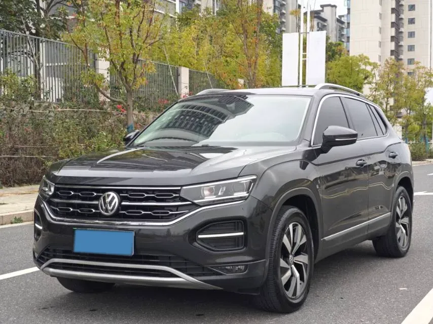 2019 Jeep Cherokee 2.0T 234HP L4 9AT,autocango,china used car exporter,china ev exporter,chinese used car exporter,chinese used ev exporter