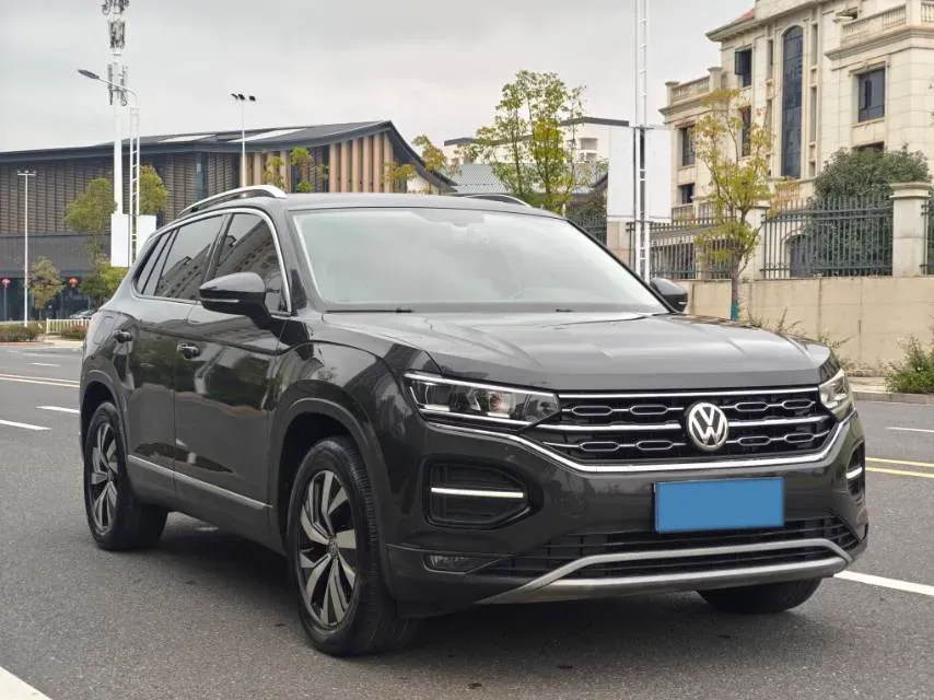 2019 Jeep Cherokee 2.0T 234HP L4 9AT,autocango,china used car exporter,china ev exporter,chinese used car exporter,chinese used ev exporter