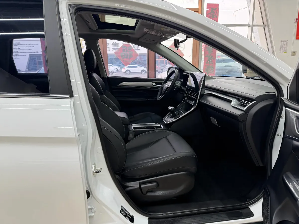 2021 Haval M6 1.5T 150HP L4 7DCT,autocango,china used car exporter,china ev exporter,chinese used car exporter,chinese used ev exporter