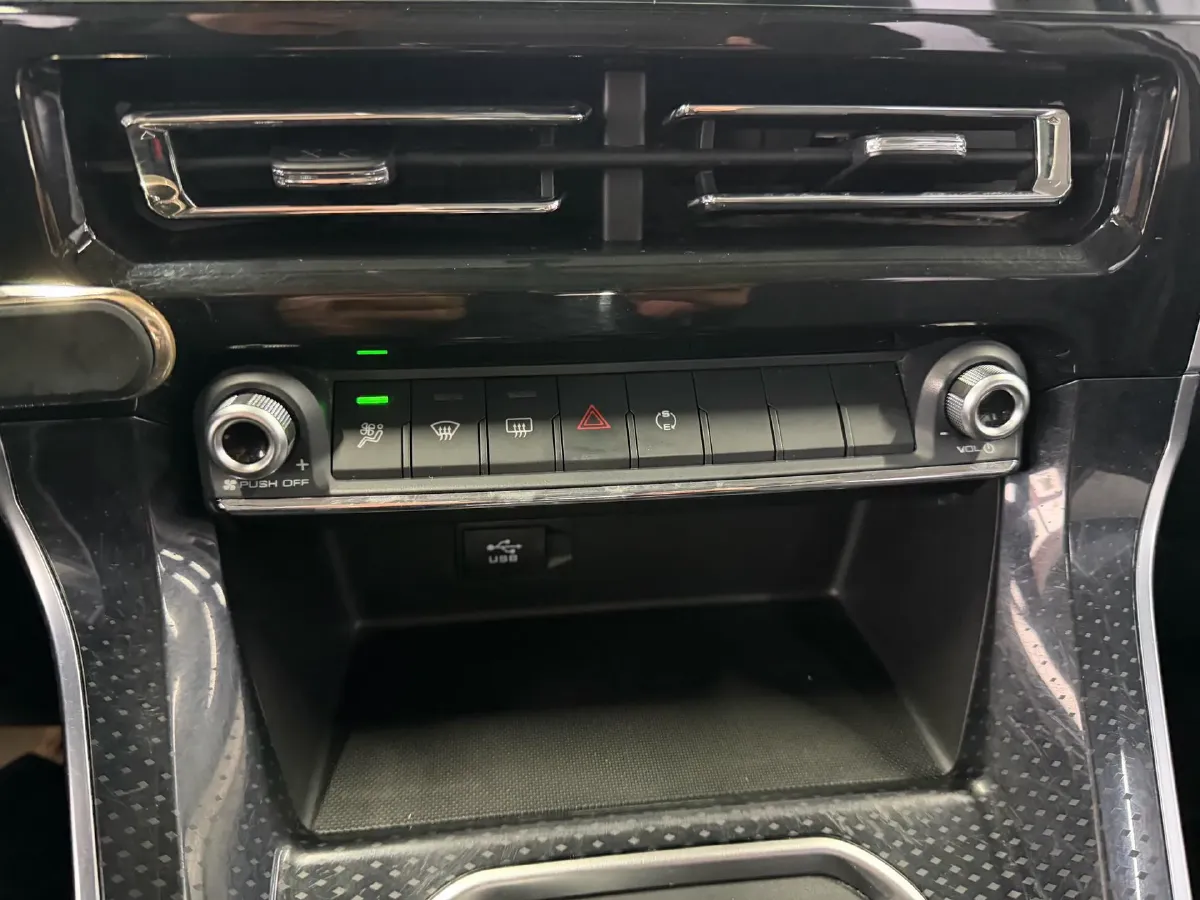 2021 Haval M6 1.5T 150HP L4 7DCT,autocango,china used car exporter,china ev exporter,chinese used car exporter,chinese used ev exporter