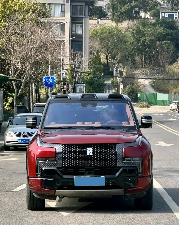 2023 YangWang U8 2.0T 272HP L4 REEV 49.05KWH,autocango,china used car exporter,china ev exporter,chinese used car exporter,chinese used ev exporter