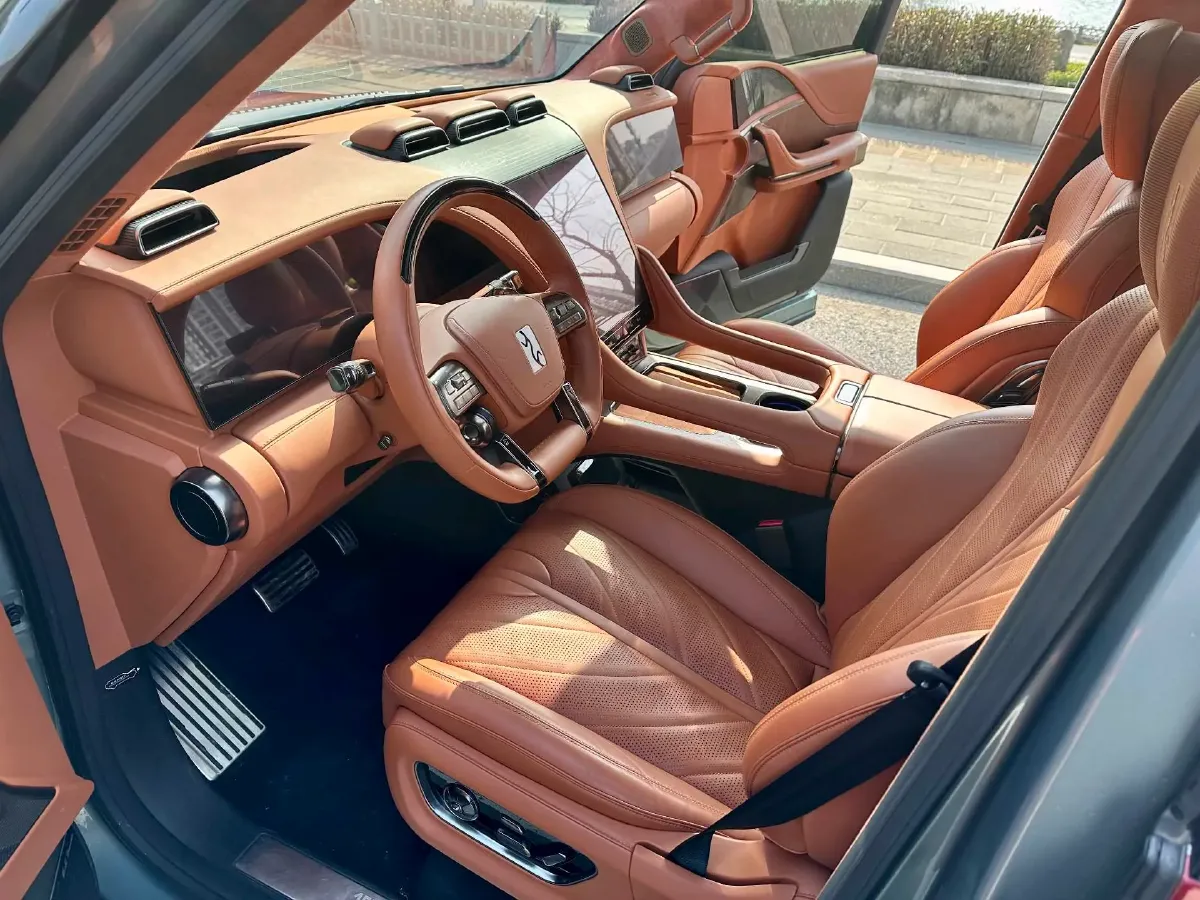 2023 YangWang U8 2.0T 272HP L4 REEV 49.05KWH,autocango,china used car exporter,china ev exporter,chinese used car exporter,chinese used ev exporter