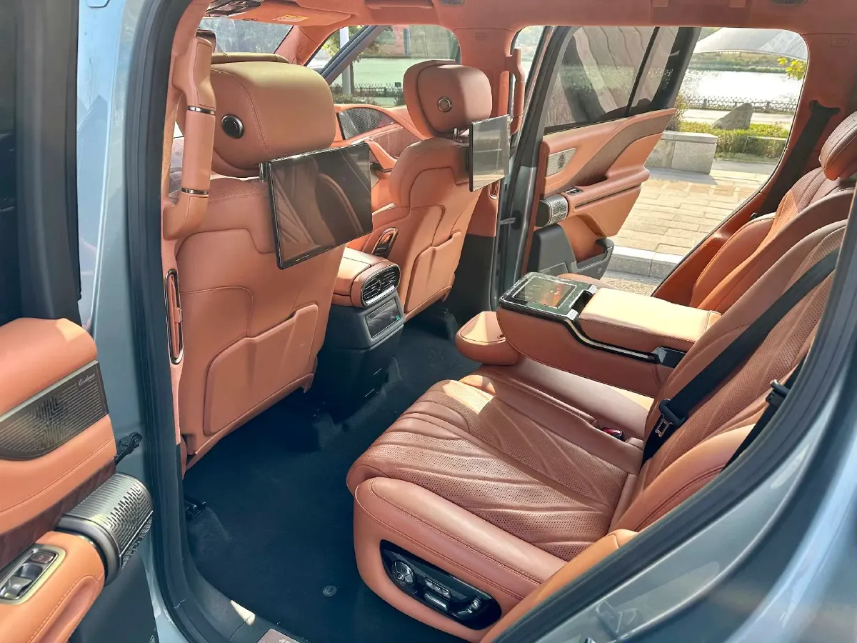 2023 YangWang U8 2.0T 272HP L4 REEV 49.05KWH,autocango,china used car exporter,china ev exporter,chinese used car exporter,chinese used ev exporter