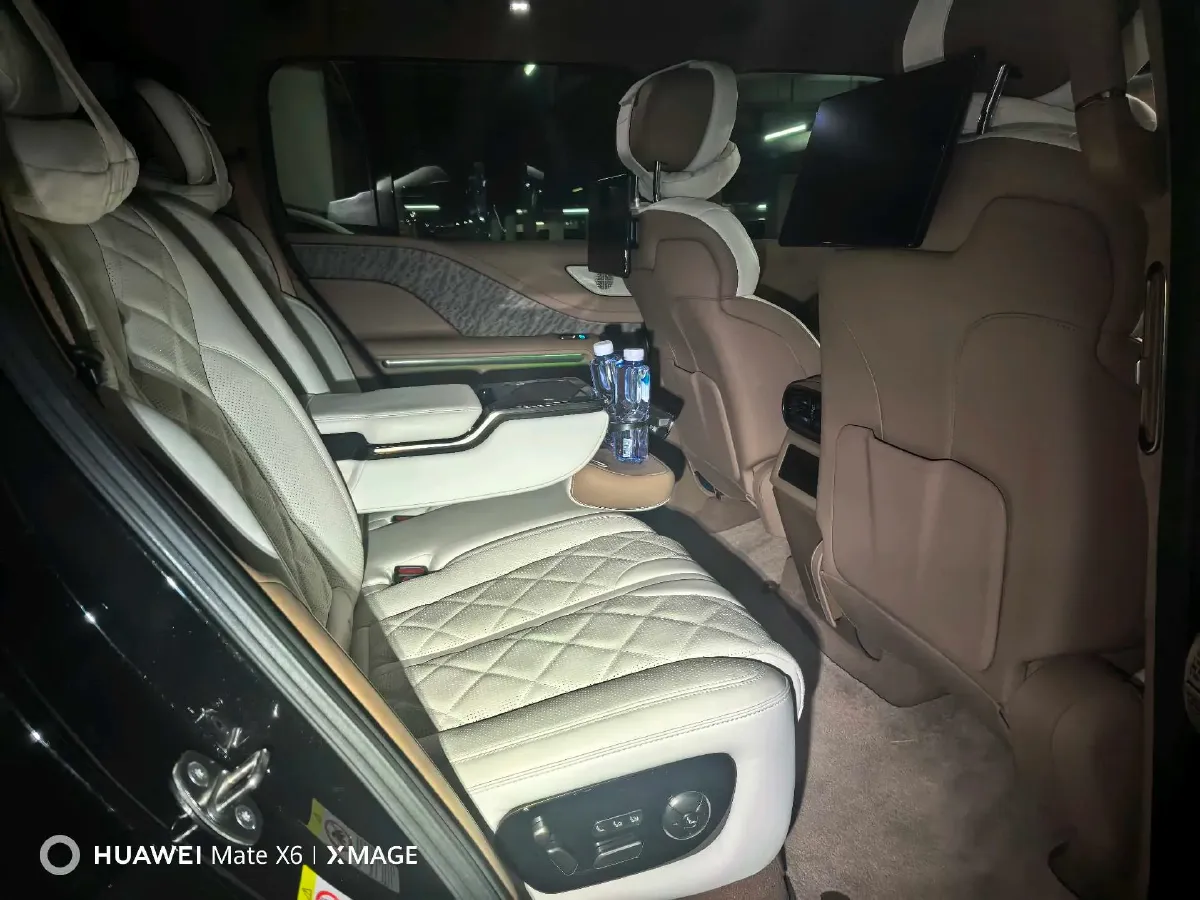 2023 YangWang U8 2.0T 272HP L4 REEV 49.05KWH,autocango,china used car exporter,china ev exporter,chinese used car exporter,chinese used ev exporter