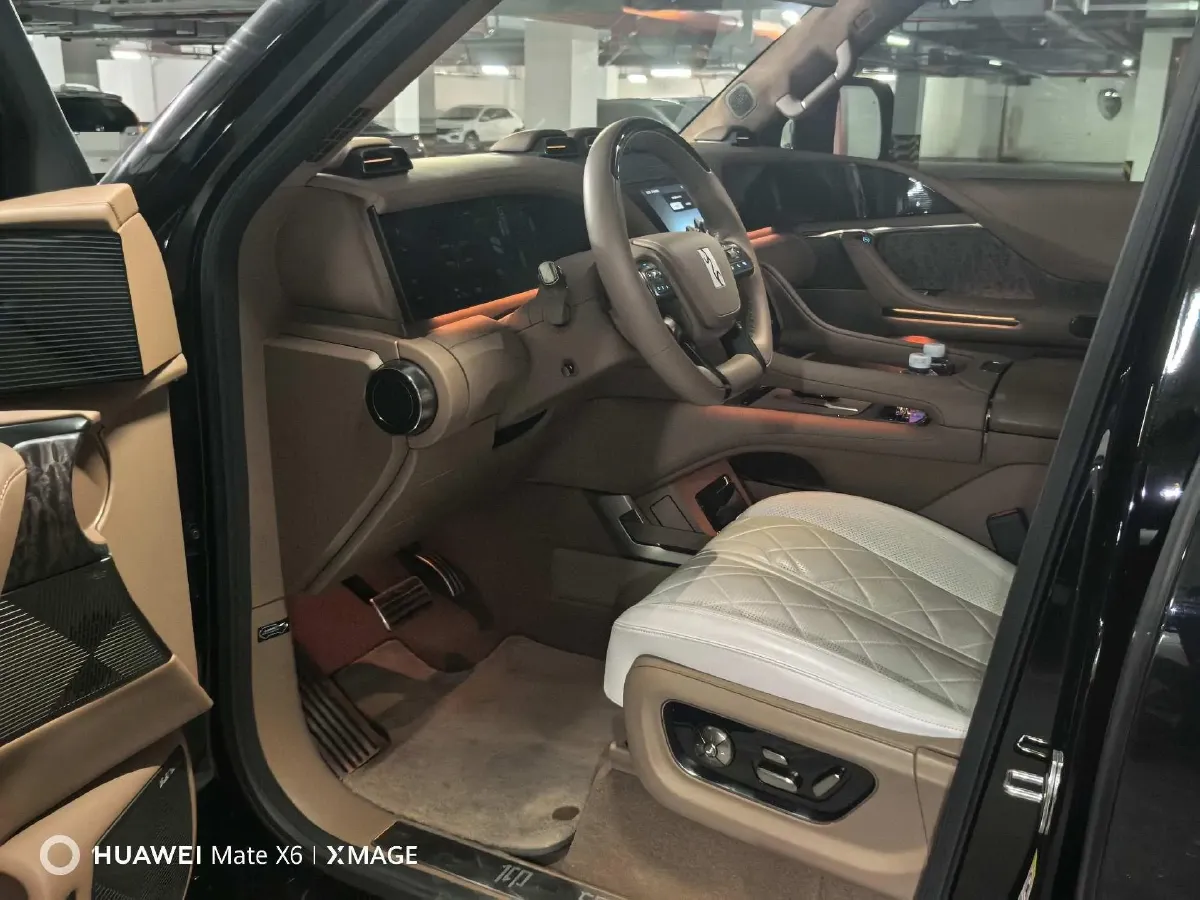 2023 YangWang U8 2.0T 272HP L4 REEV 49.05KWH,autocango,china used car exporter,china ev exporter,chinese used car exporter,chinese used ev exporter