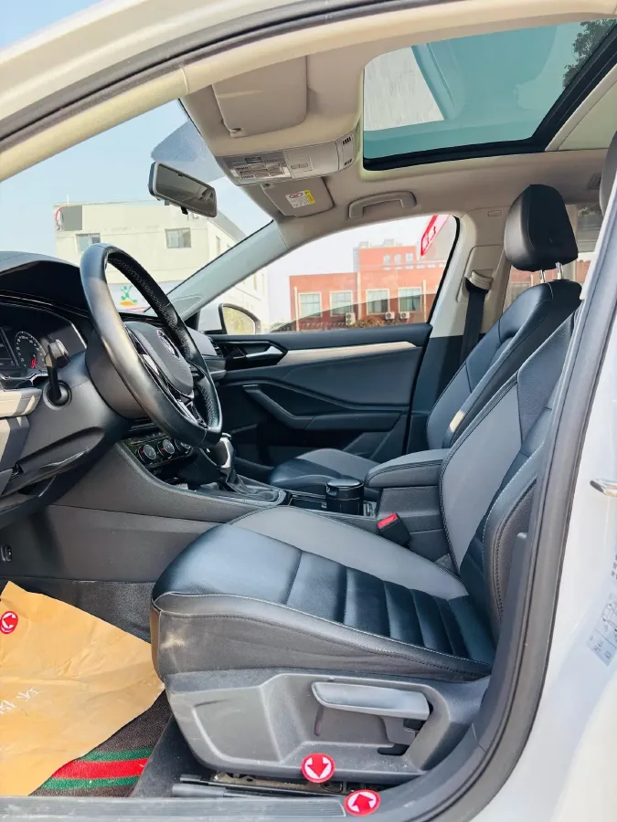 2019 Jeep Renegade 1.3T 173HP L4 7DCT,autocango,china used car exporter,china ev exporter,chinese used car exporter,chinese used ev exporter