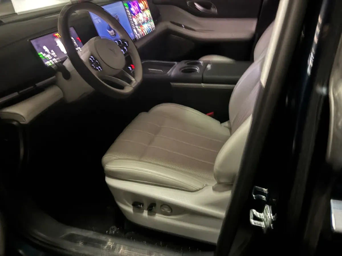 2025 Voyah Dream 1.5T 150HP L4 PHEV 41.7KWH,autocango,china used car exporter,china ev exporter,chinese used car exporter,chinese used ev exporter