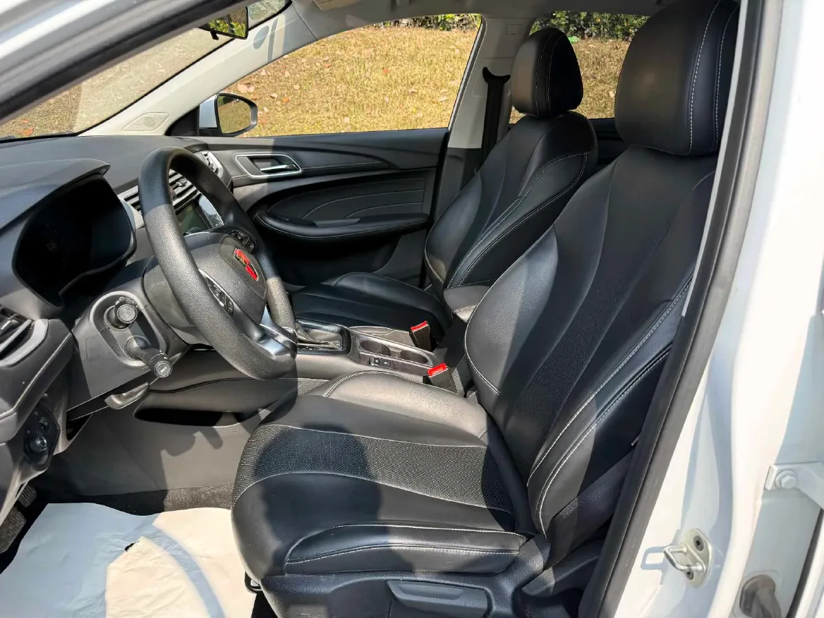 2020 Roewe i5 1.5L 120HP L4 CVT,autocango,china used car exporter,china ev exporter,chinese used car exporter,chinese used ev exporter