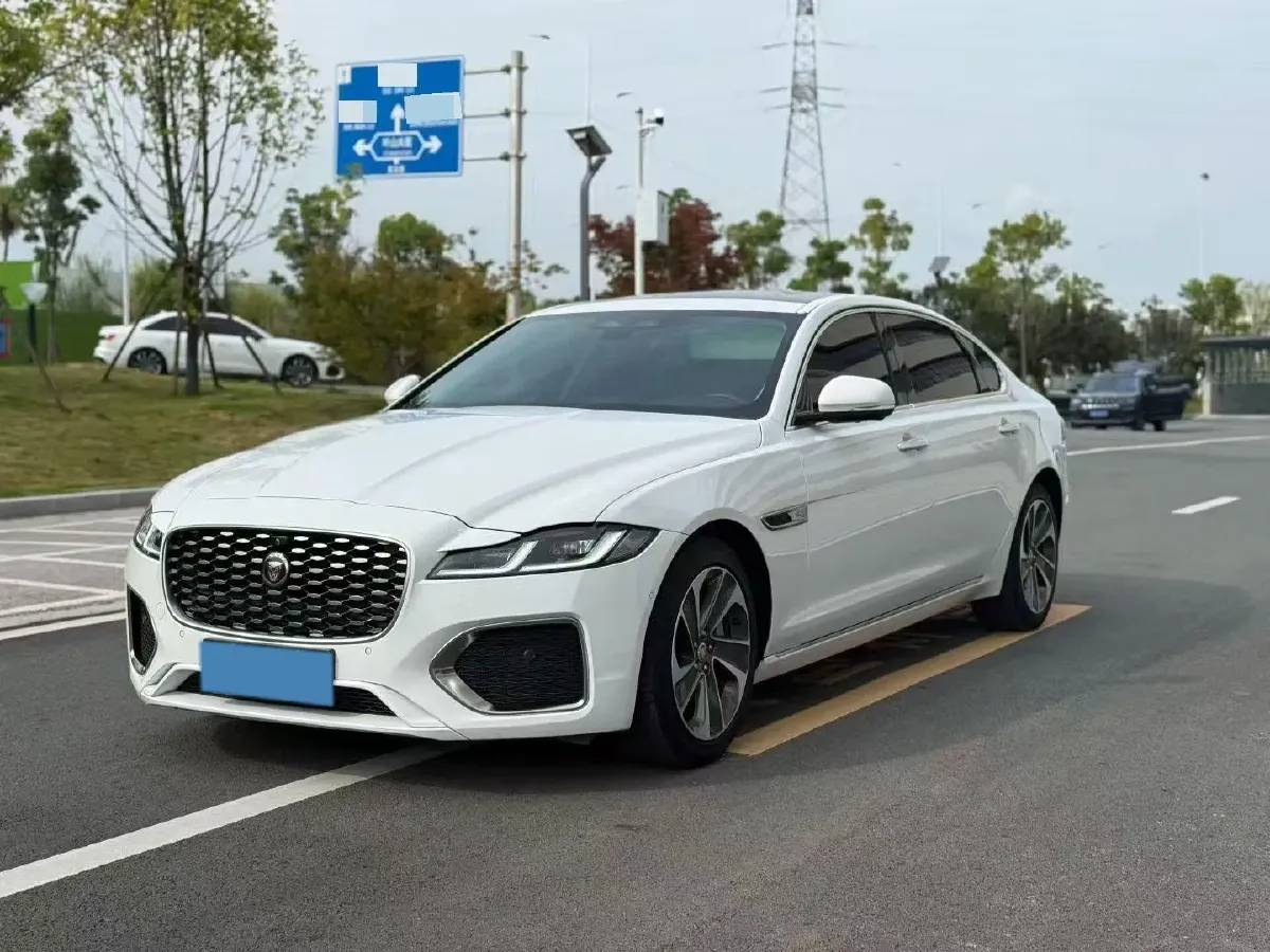 2021 Jaguar XFL 2.0T 200HP L4 8AT,autocango,china used car exporter,china ev exporter,chinese used car exporter,chinese used ev exporter