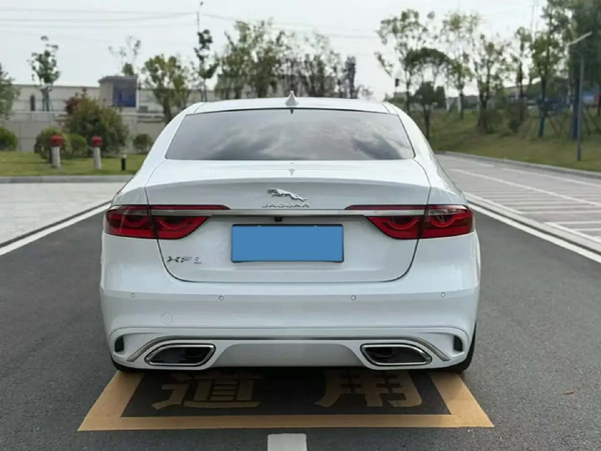 2021 Jaguar XFL 2.0T 200HP L4 8AT,autocango,china used car exporter,china ev exporter,chinese used car exporter,chinese used ev exporter