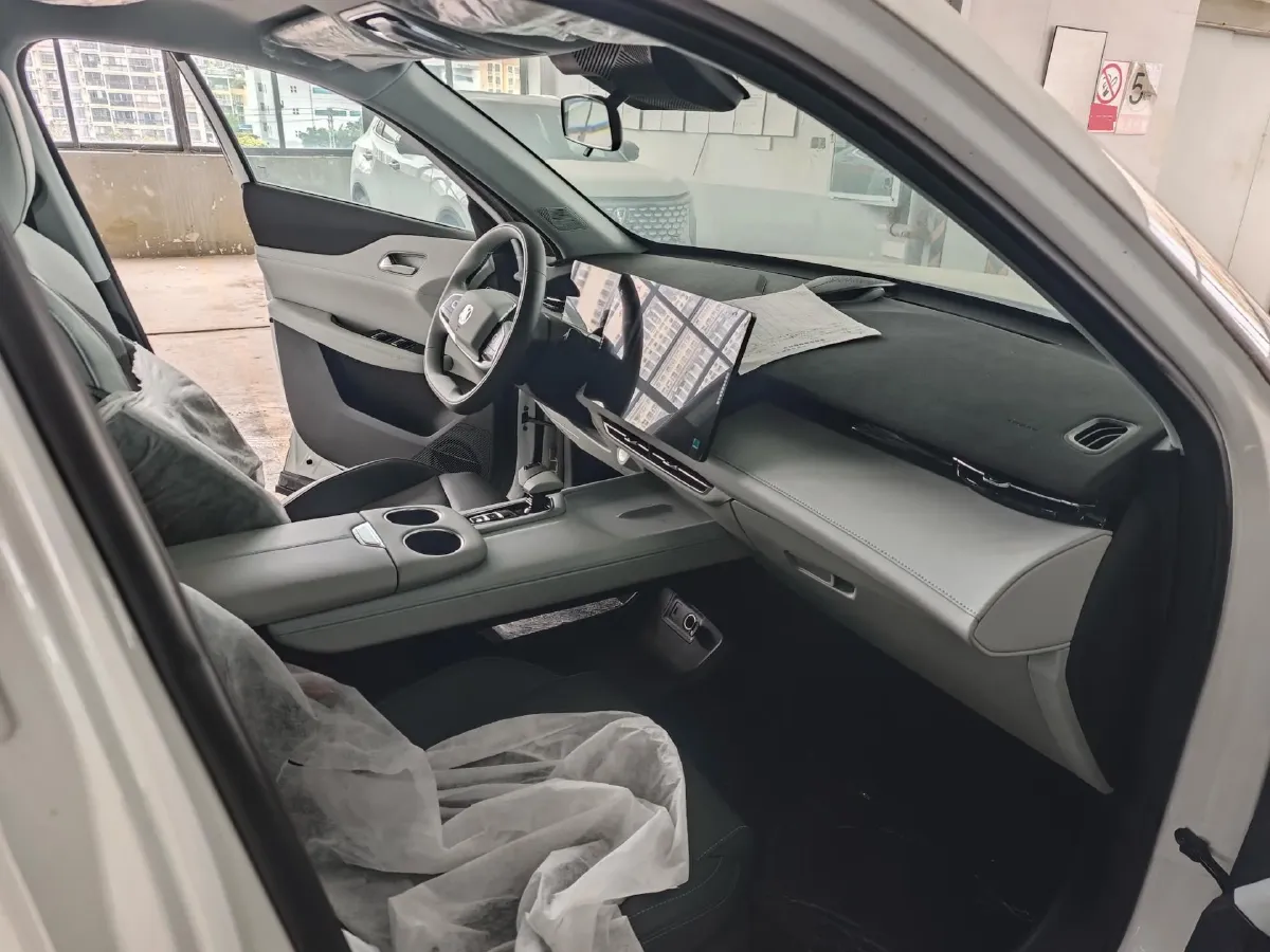 2024 ChangAn UNI-Z 1.5L 98HP L4 E-CVT PHEV 18.4KWH,autocango,china used car exporter,china ev exporter,chinese used car exporter,chinese used ev exporter