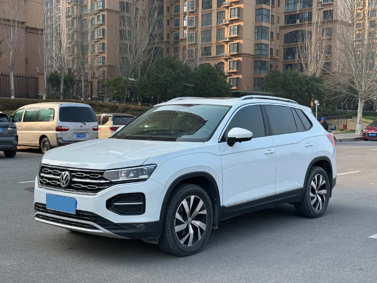 2019 Jeep Cherokee 2.0T 234HP L4 9AT,autocango,china used car exporter,china ev exporter,chinese used car exporter,chinese used ev exporter