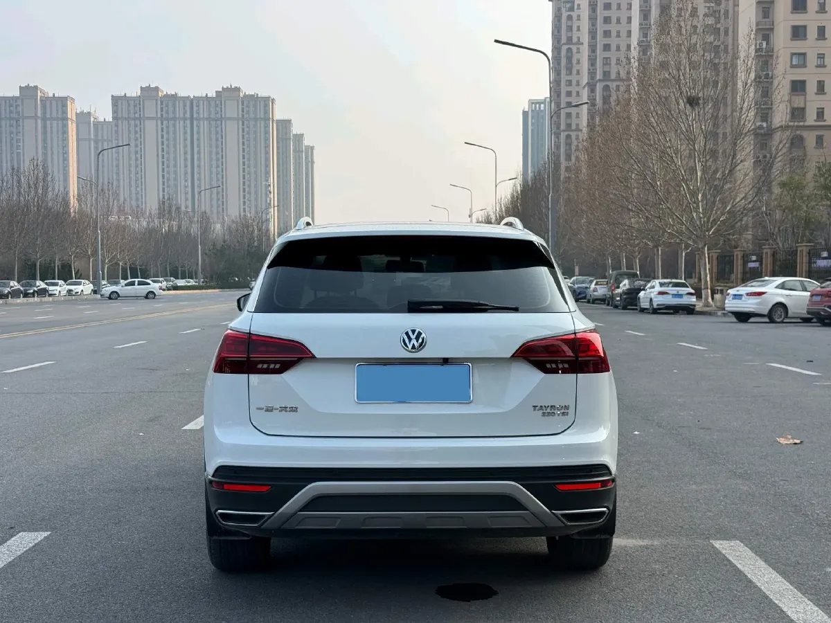 2019 Jeep Cherokee 2.0T 234HP L4 9AT,autocango,china used car exporter,china ev exporter,chinese used car exporter,chinese used ev exporter