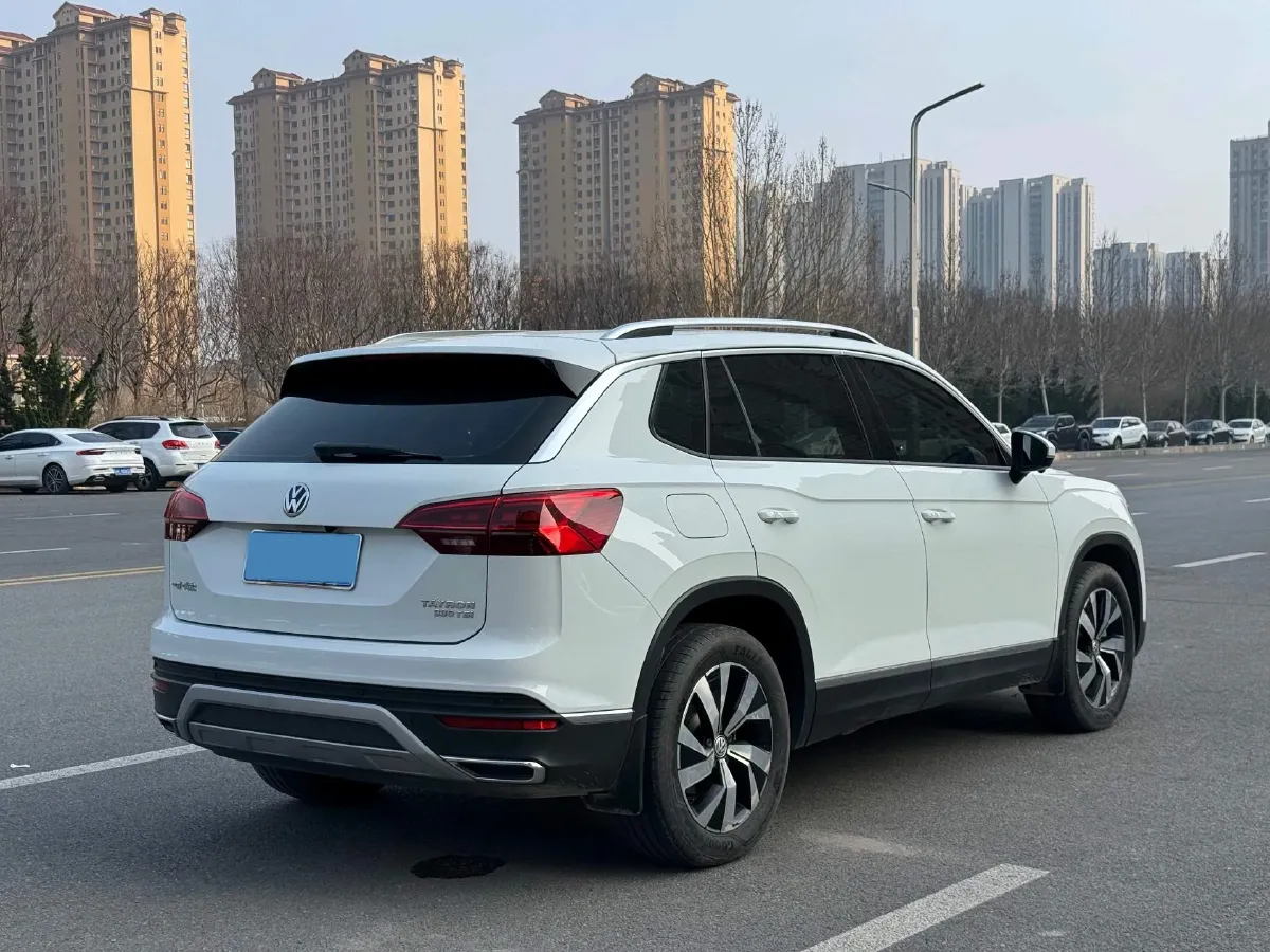 2019 Jeep Cherokee 2.0T 234HP L4 9AT,autocango,china used car exporter,china ev exporter,chinese used car exporter,chinese used ev exporter