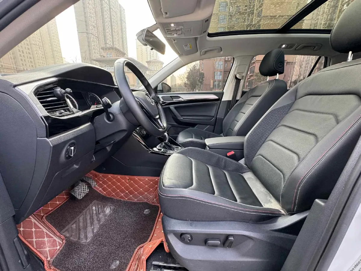 2019 Jeep Cherokee 2.0T 234HP L4 9AT,autocango,china used car exporter,china ev exporter,chinese used car exporter,chinese used ev exporter