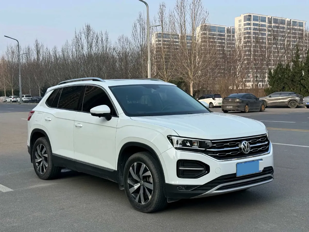 2019 Jeep Cherokee 2.0T 234HP L4 9AT,autocango,china used car exporter,china ev exporter,chinese used car exporter,chinese used ev exporter