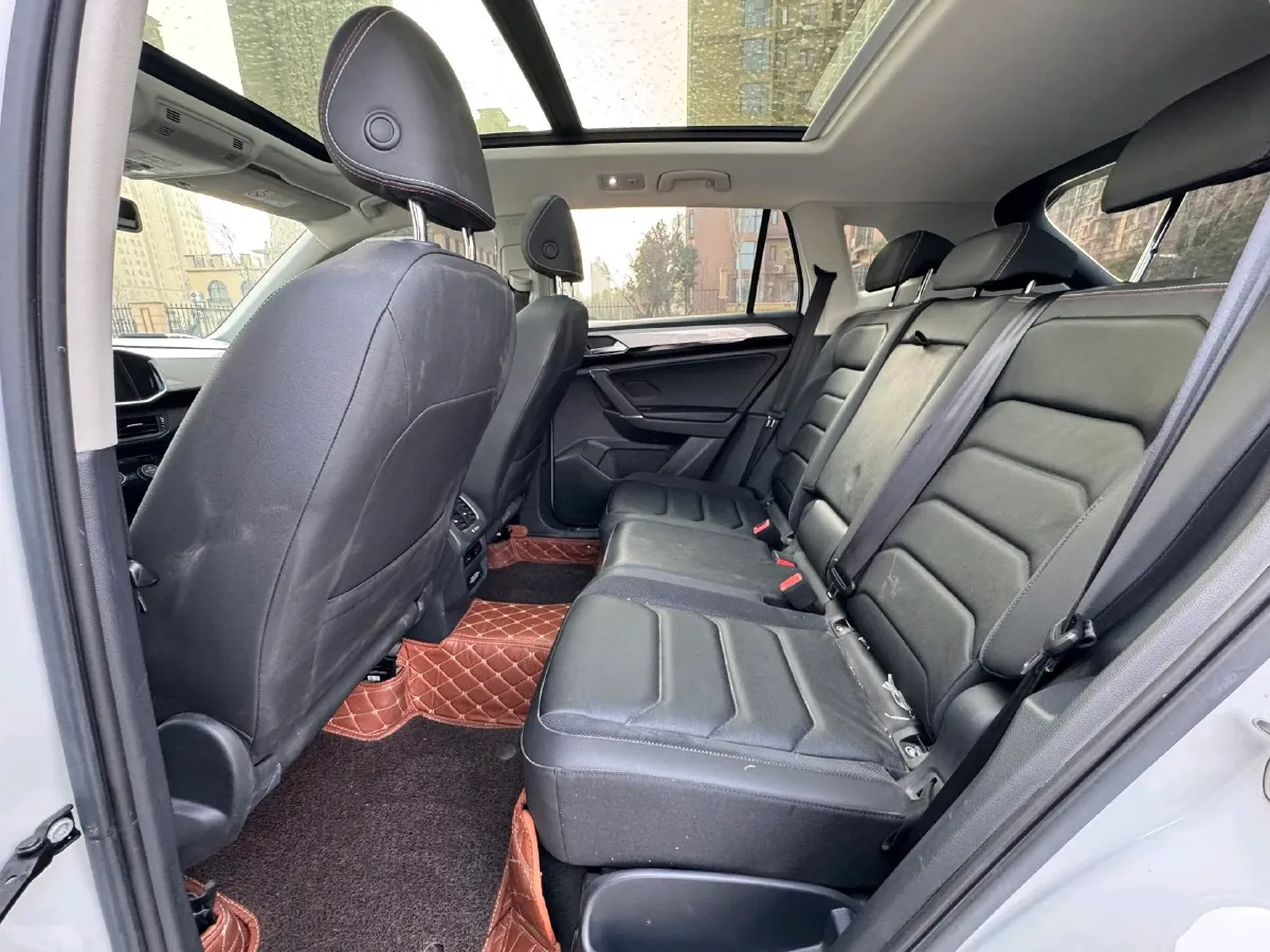 2019 Jeep Cherokee 2.0T 234HP L4 9AT,autocango,china used car exporter,china ev exporter,chinese used car exporter,chinese used ev exporter