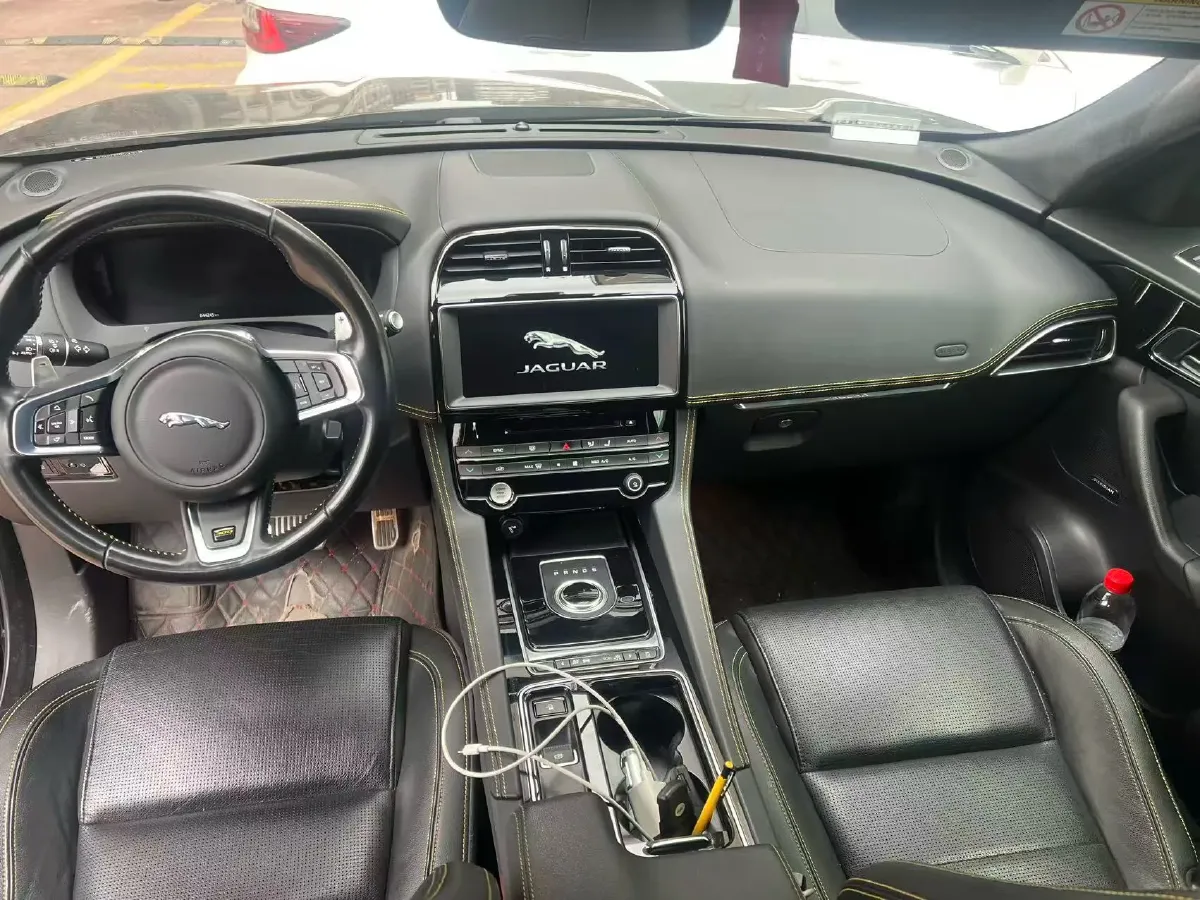 2020 Jaguar F-PACE 2.0T 300HP L4 8AT,autocango,china used car exporter,china ev exporter,chinese used car exporter,chinese used ev exporter