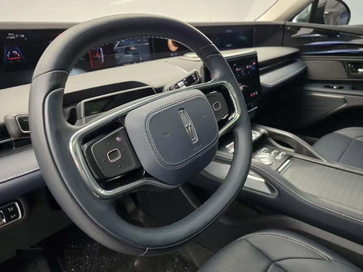 2023 Lincoln Nautilus 2.0T 261HP L4 8AT,autocango,china used car exporter,china ev exporter,chinese used car exporter,chinese used ev exporter