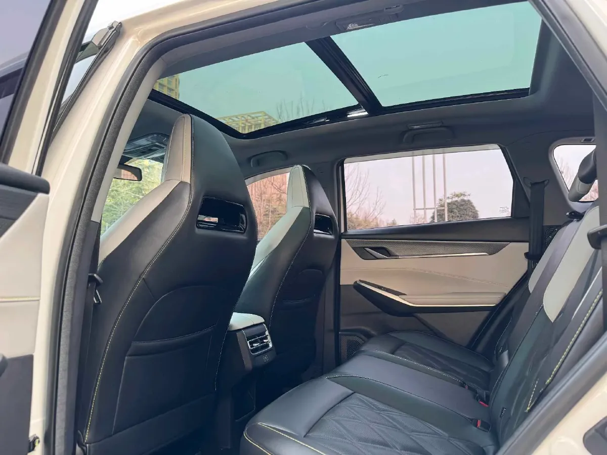 2023 ChangAn CS75 Plus 1.5T 188HP L4 8AT,autocango,china used car exporter,china ev exporter,chinese used car exporter,chinese used ev exporter