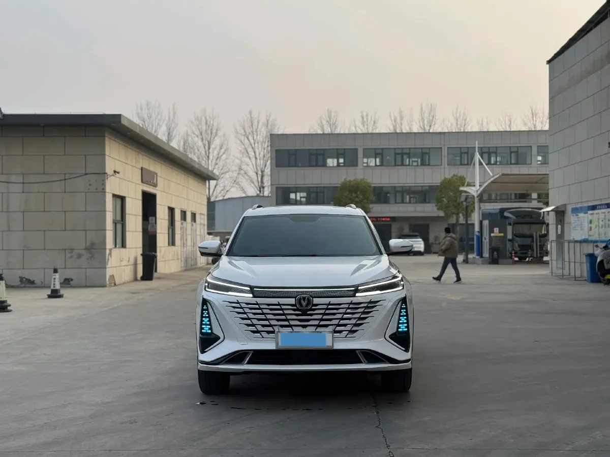 2023 ChangAn CS75 Plus 1.5T 188HP L4 8AT,autocango,china used car exporter,china ev exporter,chinese used car exporter,chinese used ev exporter
