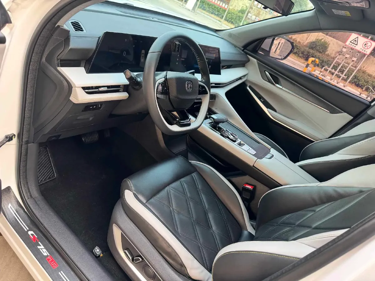 2023 ChangAn CS75 Plus 1.5T 188HP L4 8AT,autocango,china used car exporter,china ev exporter,chinese used car exporter,chinese used ev exporter