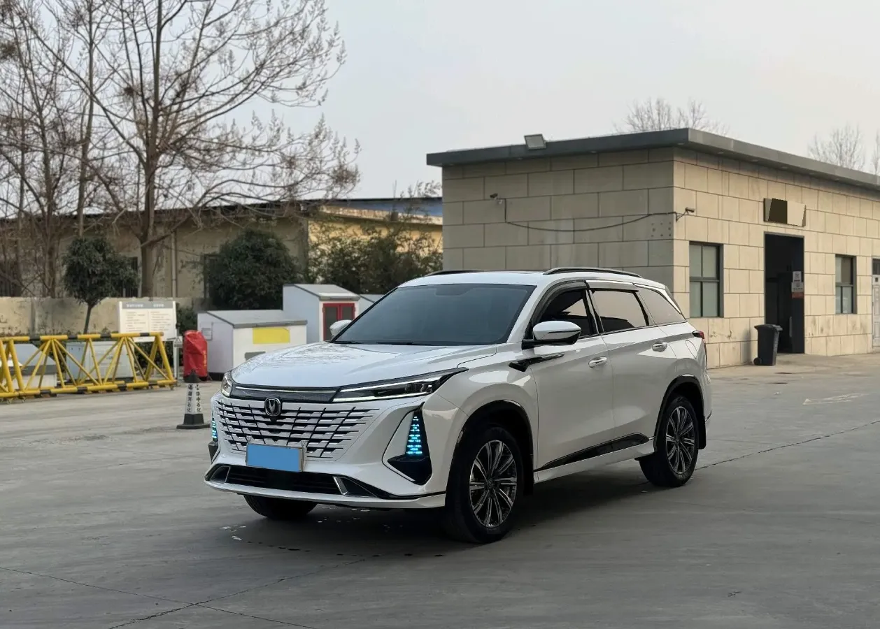 2023 ChangAn CS75 Plus 1.5T 188HP L4 8AT,autocango,china used car exporter,china ev exporter,chinese used car exporter,chinese used ev exporter