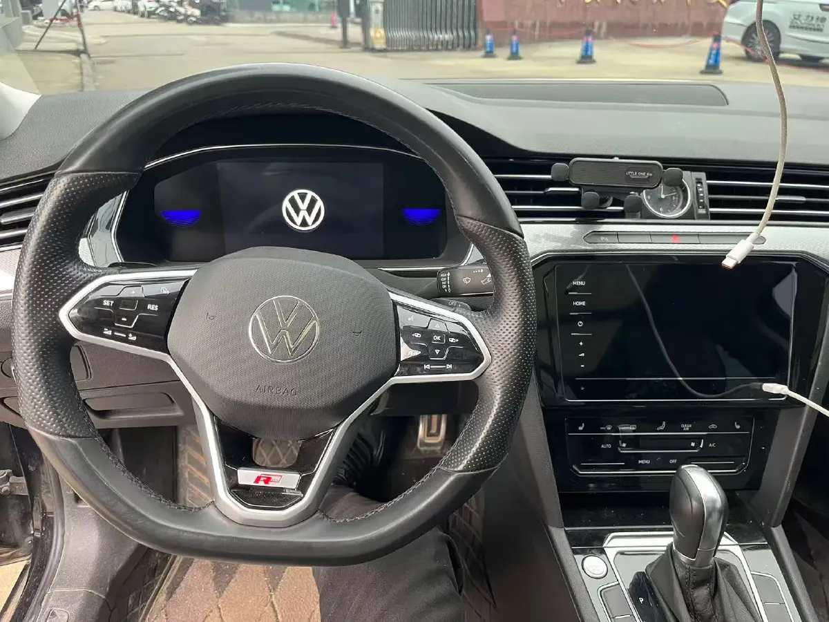 2024 Volkswagen Magotan 2.0T 186HP L4 7DCT,autocango,china used car exporter,china ev exporter,chinese used car exporter,chinese used ev exporter