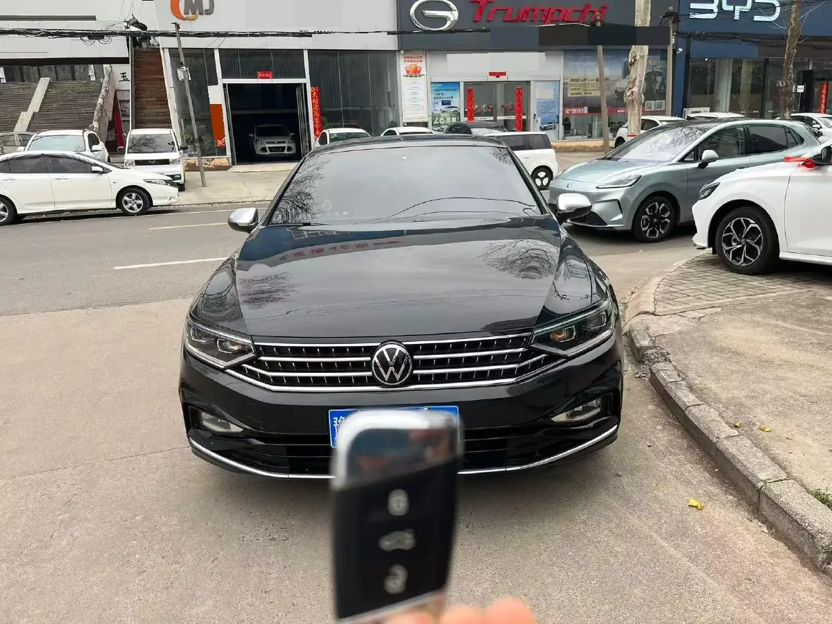 2024 Volkswagen Magotan 2.0T 186HP L4 7DCT,autocango,china used car exporter,china ev exporter,chinese used car exporter,chinese used ev exporter