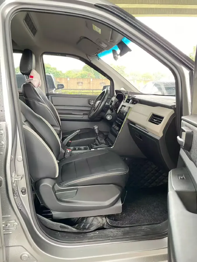 2019 Venucia M50V 1.5L 112HP L4 5MT,autocango,china used car exporter,china ev exporter,chinese used car exporter,chinese used ev exporter