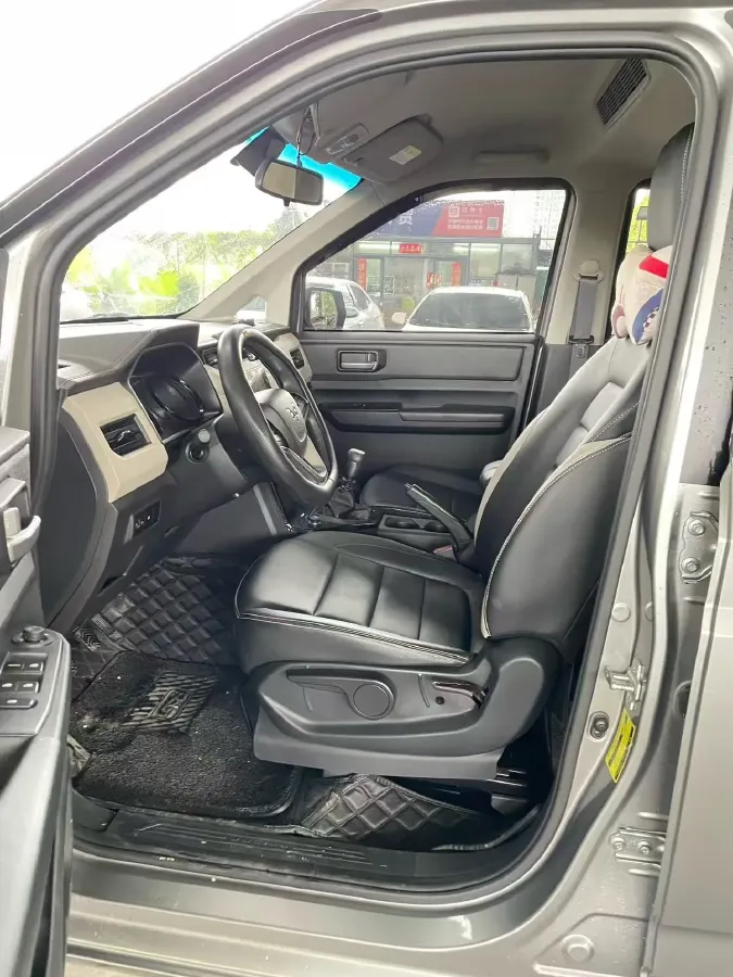 2019 Venucia M50V 1.5L 112HP L4 5MT,autocango,china used car exporter,china ev exporter,chinese used car exporter,chinese used ev exporter