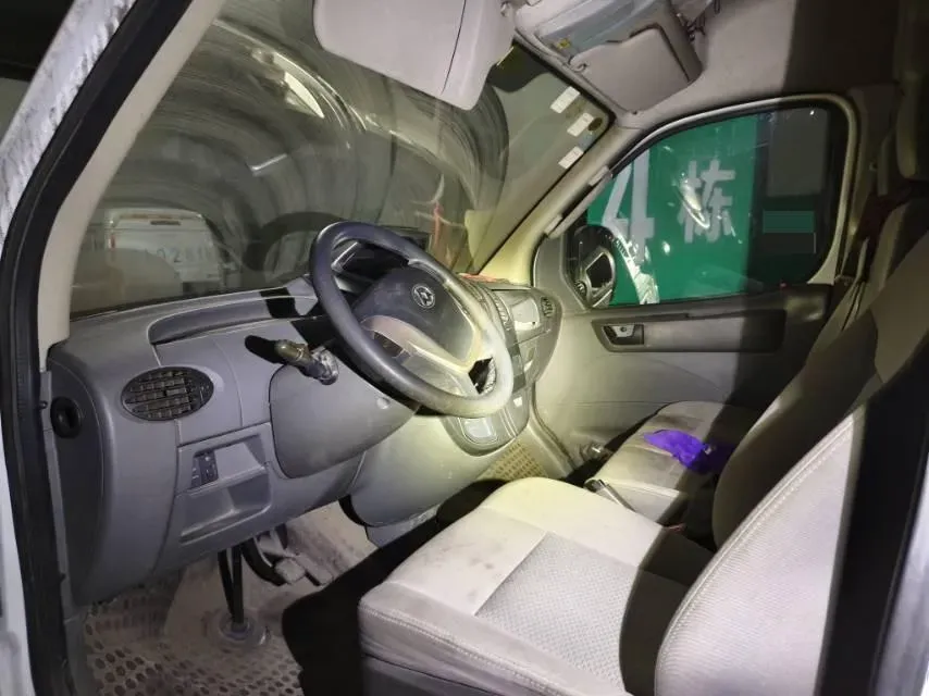 2017 MAXUS XinTu V80 2.5T 136HP L4 6MT,autocango,china used car exporter,china ev exporter,chinese used car exporter,chinese used ev exporter