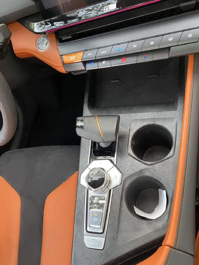 2023 ChangAn UNI-V 1.5T 188HP L4 7DCT,autocango,china used car exporter,china ev exporter,chinese used car exporter,chinese used ev exporter