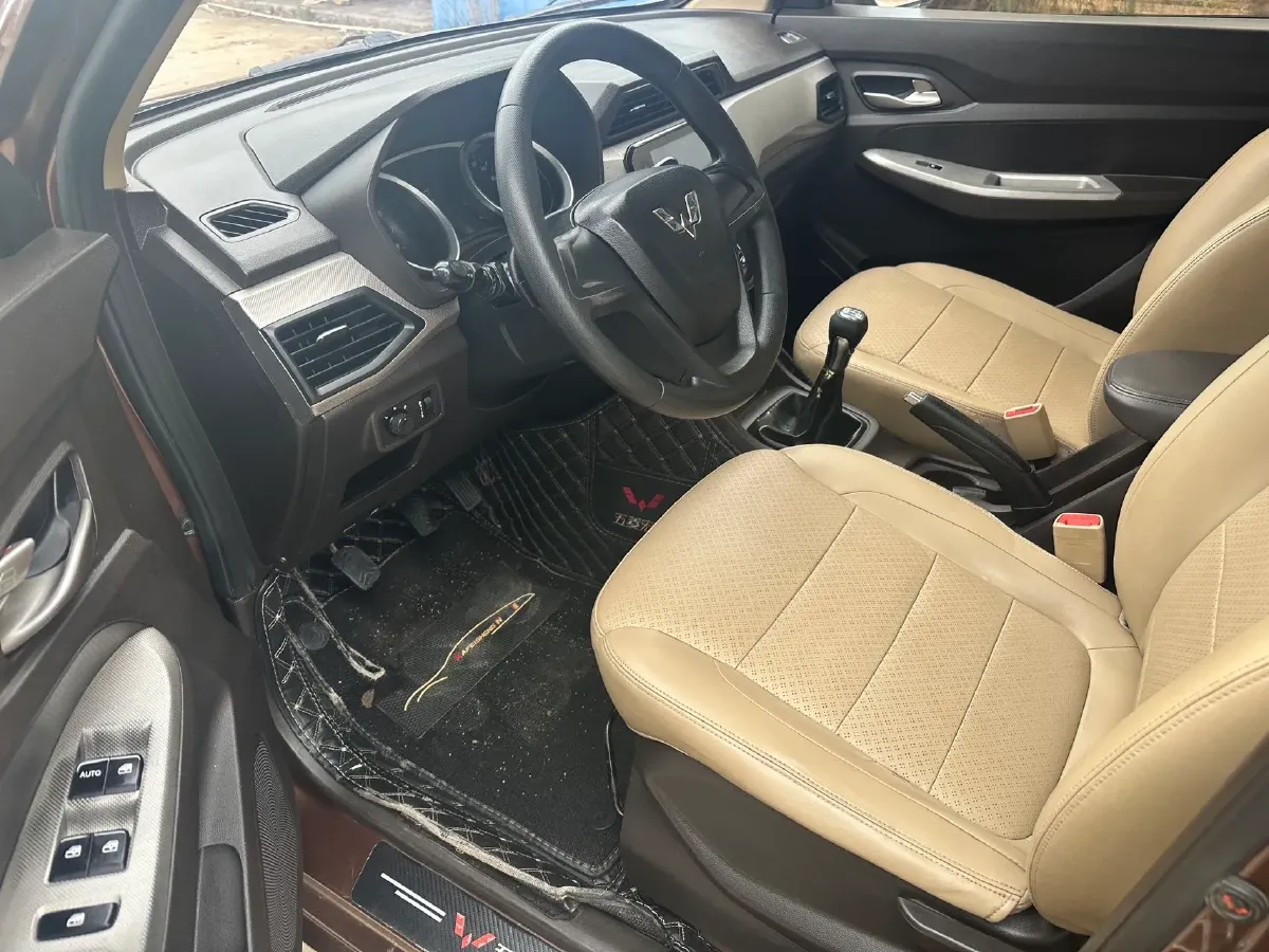 2018 WuLing HongGuang 1.5L 105HP L4 5MT,autocango,china used car exporter,china ev exporter,chinese used car exporter,chinese used ev exporter