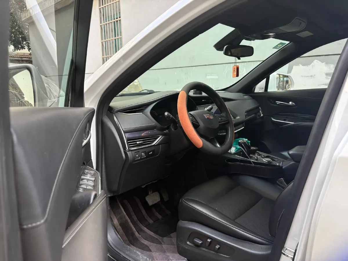 2018 Cadillac XT4 2.0T 241HP L4 9AT,autocango,china used car exporter,china ev exporter,chinese used car exporter,chinese used ev exporter