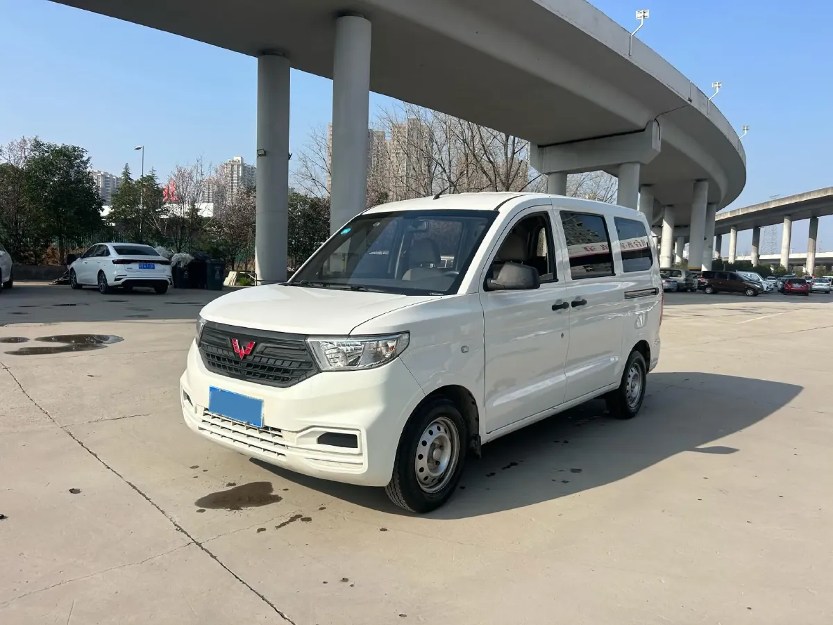 2019 WuLing HongGuang V 1.5L 99HP L4 6MT,autocango,china used car exporter,china ev exporter,chinese used car exporter,chinese used ev exporter