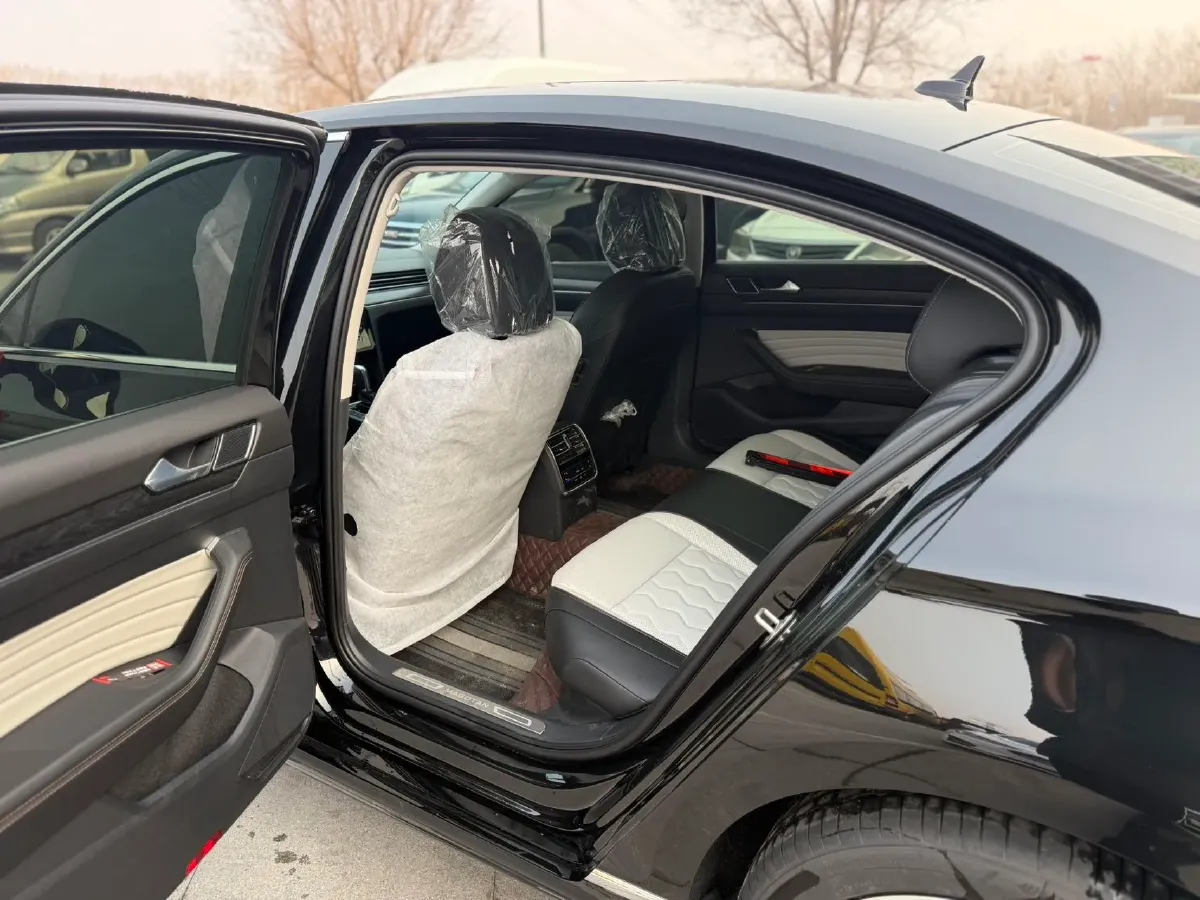 2026 Volkswagen Magotan 2.0T 220HP L4 7DCT,autocango,china used car exporter,china ev exporter,chinese used car exporter,chinese used ev exporter